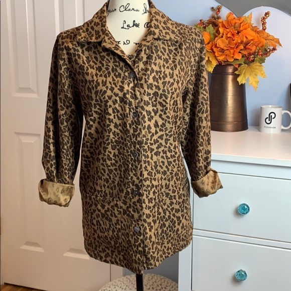 Vintage Erika Studio Leopard Button Up Top - Picture 2 of 7